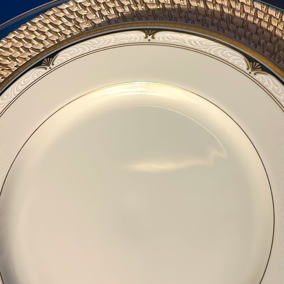 Mikasa Fine China Silver Shells 12” Chop Plate Round Platter Disconnect Piece - Picture 5 of 5